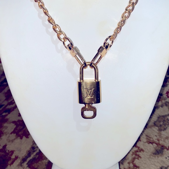 Louis Vuitton Lock and Key #323 Necklace - Picture 2 of 14